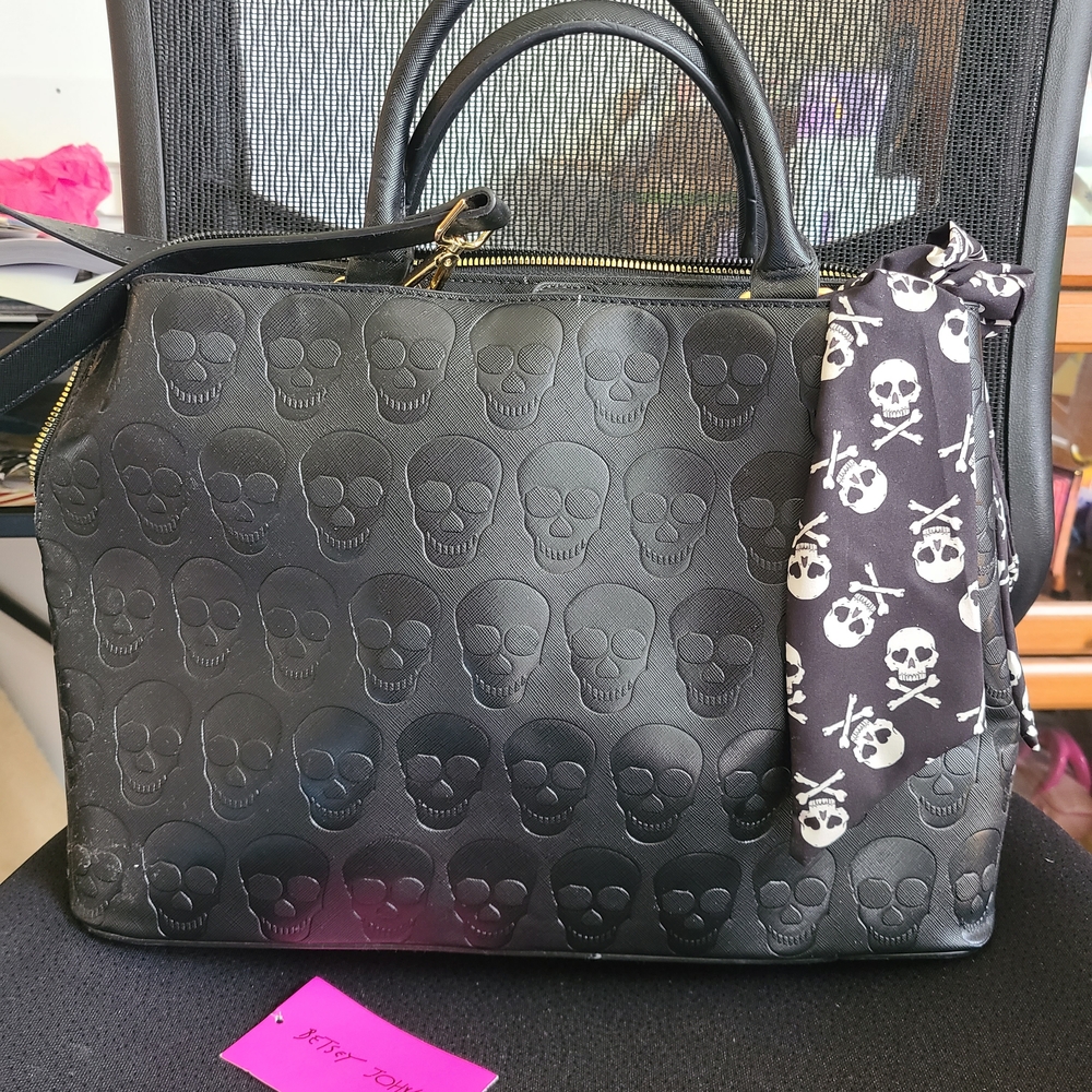 BETSEY JOHNSON SKULL BAG LARGE WITH SCARF TIE